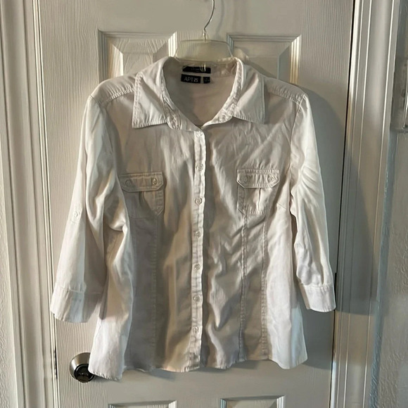 Women’s blouse - Picture 1 of 4